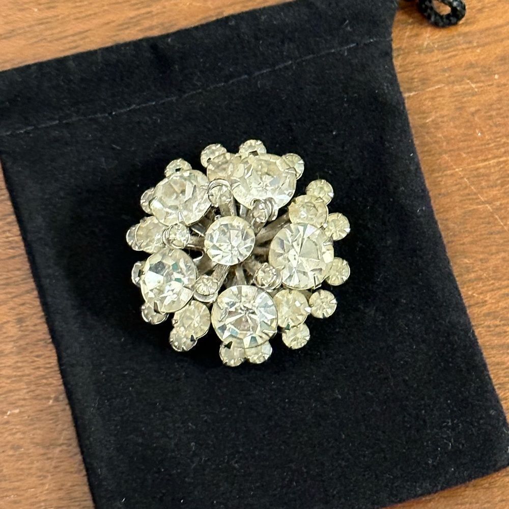 Vintage silver tone cluster pin brooch with multi-sized Rhinestones - Picture 12 of 14